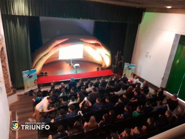 a-secretaria-municipal-de-educacao-realiza-projeto-joao-ambiente-no-teatro-uniao