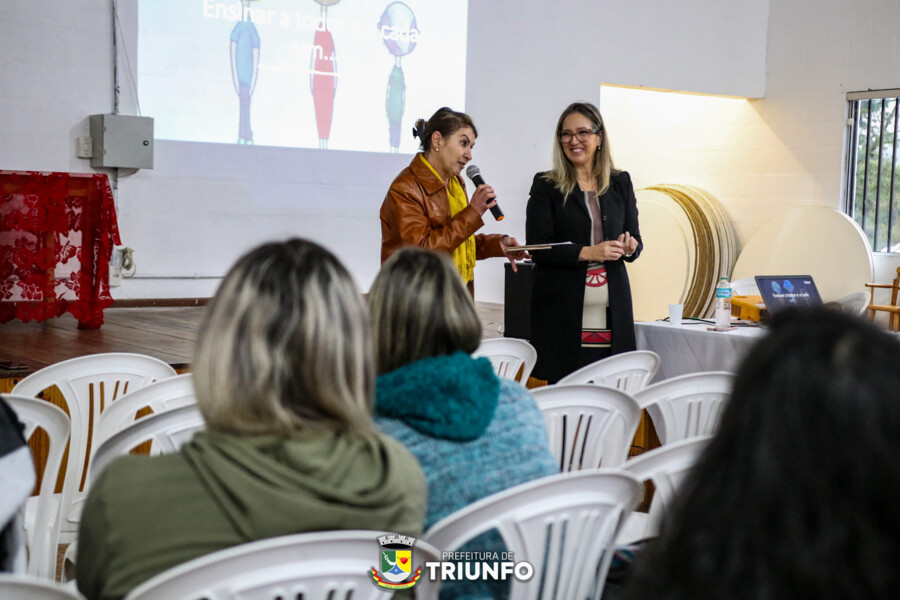 secretaria-municipal-de-educacao-promove-formacao-sobre-inclusao-escolar-para-profissionais